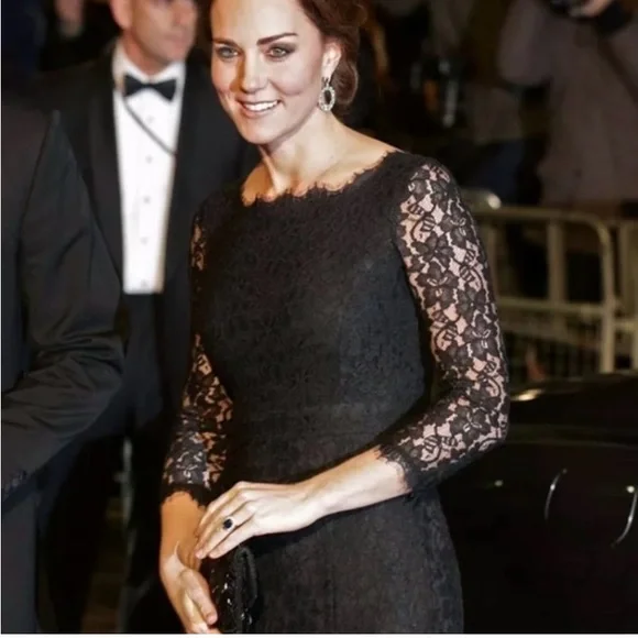 DIANE VON FURSTENBERG LACE DRESS PERFECT CONDITION   $400 never worn - Picture 11 of 16